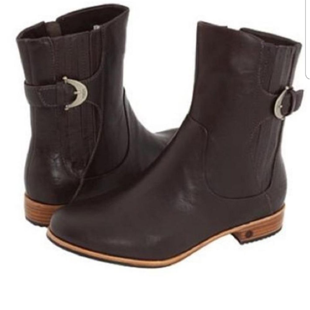 Ugg leather bootie